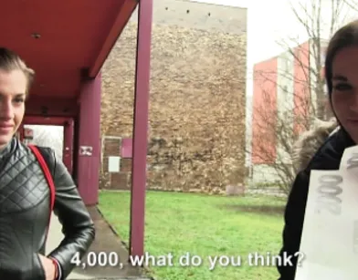 Грамотный развод простушек на демонстрацию женских прелестей в публичном месте