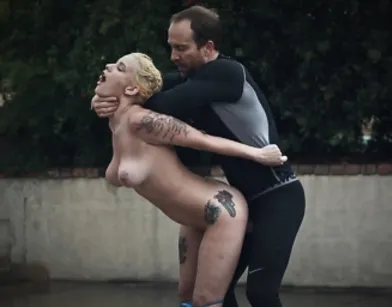 Мужик мощно оттрахал сисястую баскетболистку с косичками