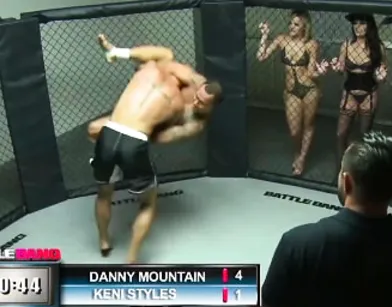 Жаркий бой без правил - победитель получает всё и даже секс на ринге!