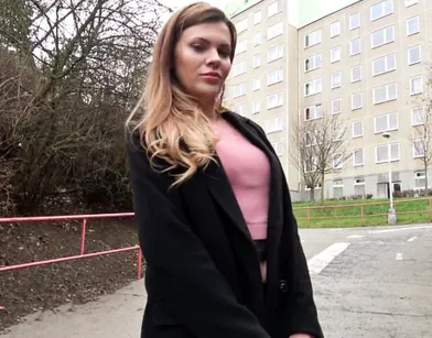 Губастая студентка повелась на деньги и занялась сексом с незнакомцем