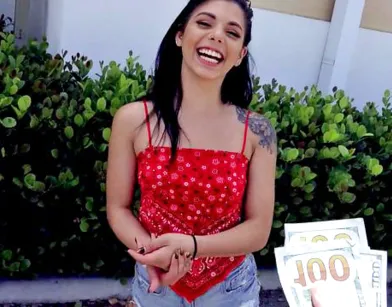 Красотка дала незнакомцу через 5 минут после встречи