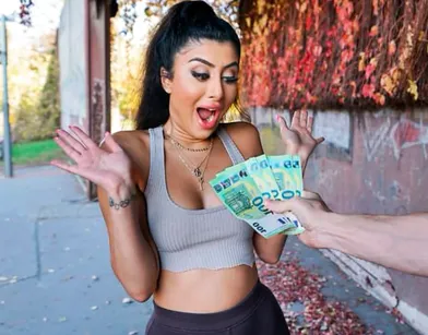 Запикапил индуску прямо на улице и повел ебать домой