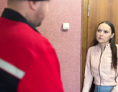 Молодая русская женушка изменяет мужу с мастером по ремонту