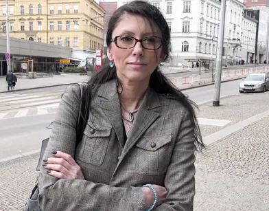 Зрелая женщина шла на работу, а оказалась на члене пикапера