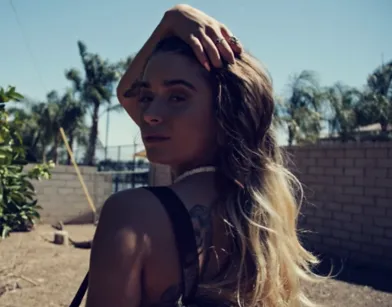 Завела отношения с соседом ради грубого секса