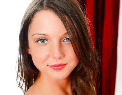 Русская девушка дает в киску в разных позах