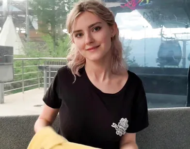 Милашка сделала парню быстрый минет